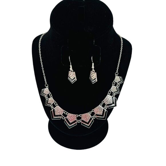 Hammered Silver-Tone Geometric Black Striped Necklace & Earring Set - Picture 1 of 14